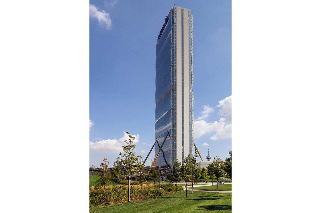 Allianz Tower, Arata Isozaki 3 - Riccardo Bianchini architectural photography